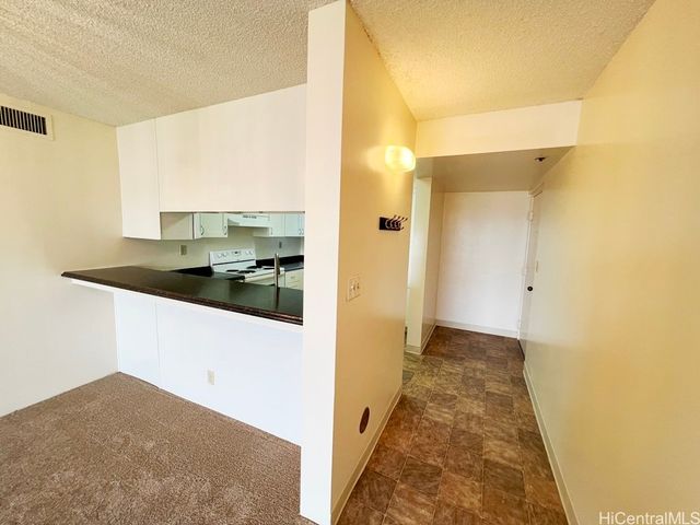 990 Ala Nanala Street 9A, Honolulu, HI 96818