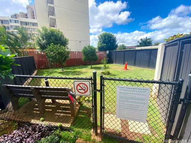 990 Ala Nanala Street 9A, Honolulu, HI 96818