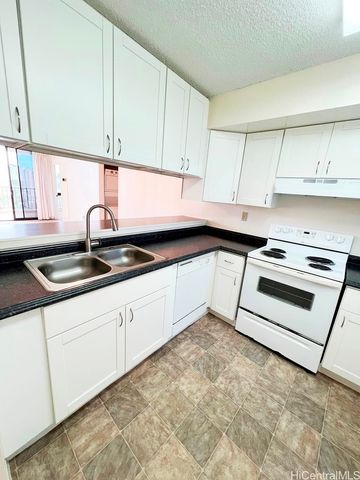 990 Ala Nanala Street 9A, Honolulu, HI 96818