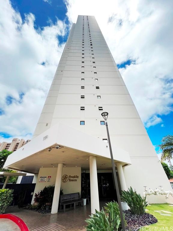 990 Ala Nanala Street 9A, Honolulu, HI 96818