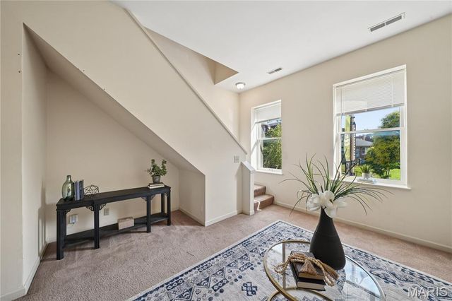906 Russell Boulevard, St Louis, MO 63104