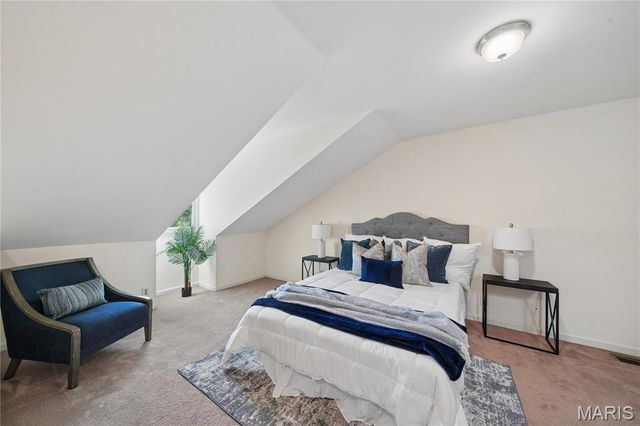 906 Russell Boulevard, St Louis, MO 63104