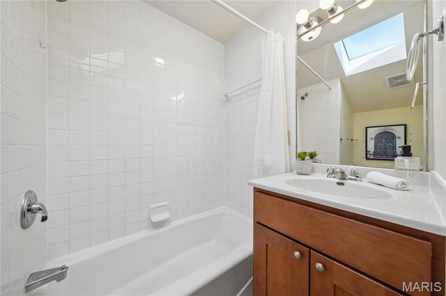 906 Russell Boulevard, St Louis, MO 63104