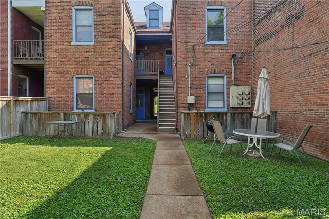 906 Russell Boulevard, St Louis, MO 63104
