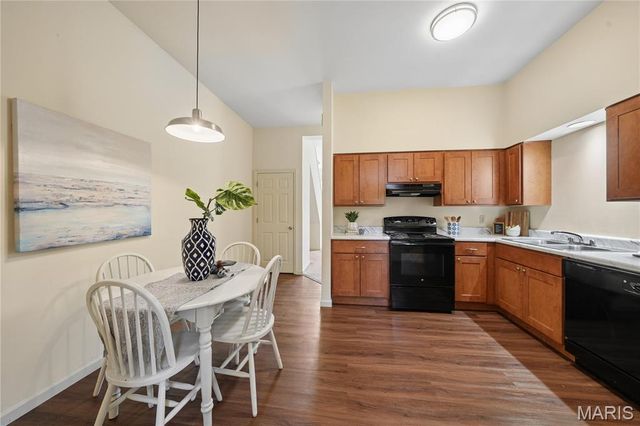 906 Russell Boulevard, St Louis, MO 63104