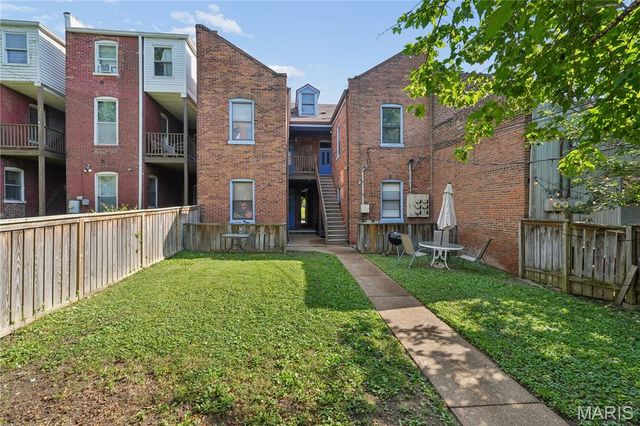 906 Russell Boulevard, St Louis, MO 63104