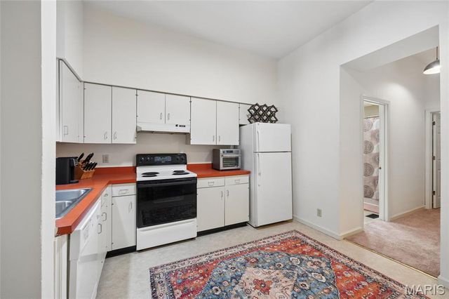 906 Russell Boulevard, St Louis, MO 63104