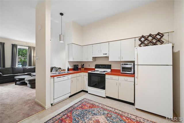 906 Russell Boulevard, St Louis, MO 63104