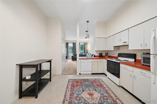 906 Russell Boulevard, St Louis, MO 63104