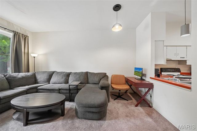 906 Russell Boulevard, St Louis, MO 63104