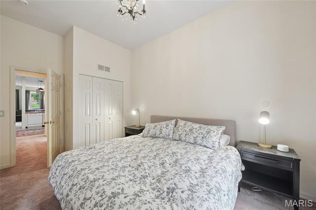 906 Russell Boulevard, St Louis, MO 63104
