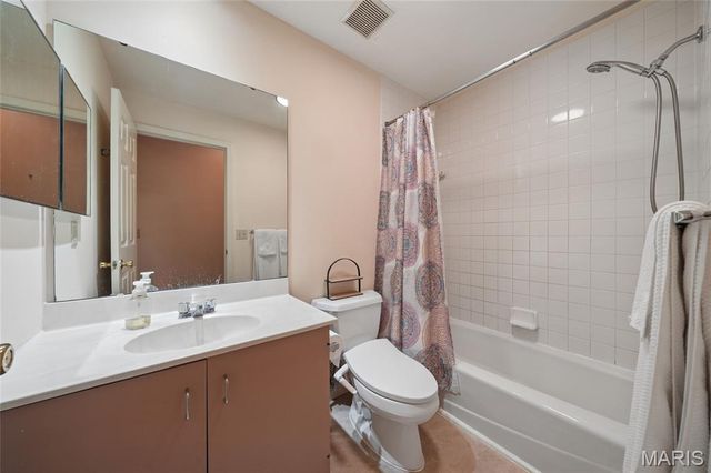 906 Russell Boulevard, St Louis, MO 63104