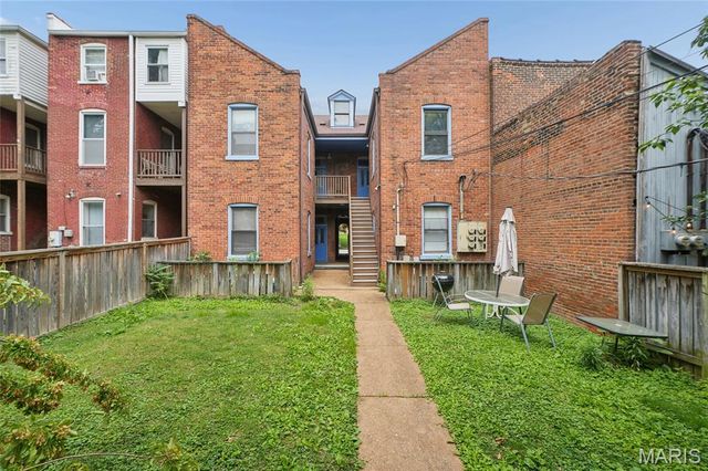 906 Russell Boulevard, St Louis, MO 63104
