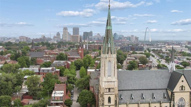 906 Russell Boulevard, St Louis, MO 63104