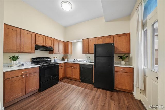 906 Russell Boulevard, St Louis, MO 63104