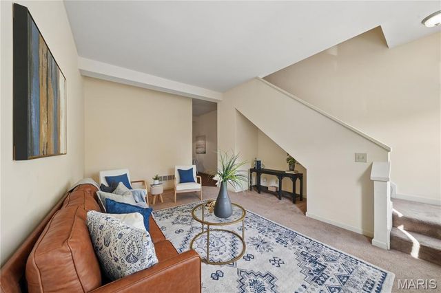 906 Russell Boulevard, St Louis, MO 63104