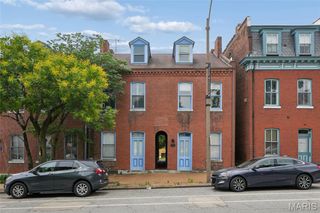 906 Russell Boulevard, St Louis, MO 63104