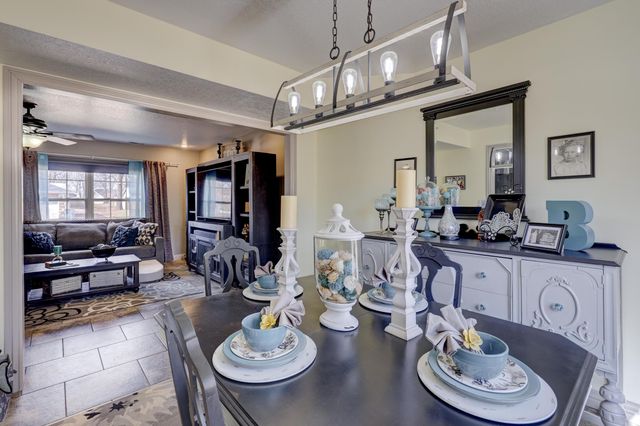 911 N Lincoln Street, Carterville, MO 64835