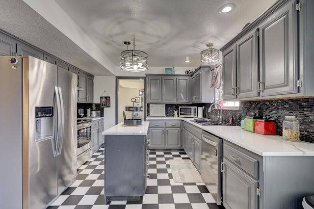 911 N Lincoln Street, Carterville, MO 64835