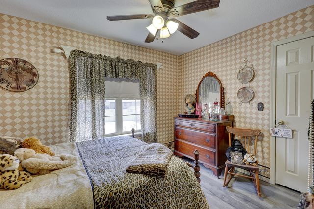 911 N Lincoln Street, Carterville, MO 64835