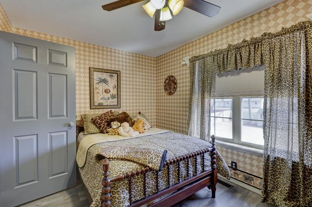 911 N Lincoln Street, Carterville, MO 64835