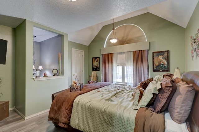 911 N Lincoln Street, Carterville, MO 64835