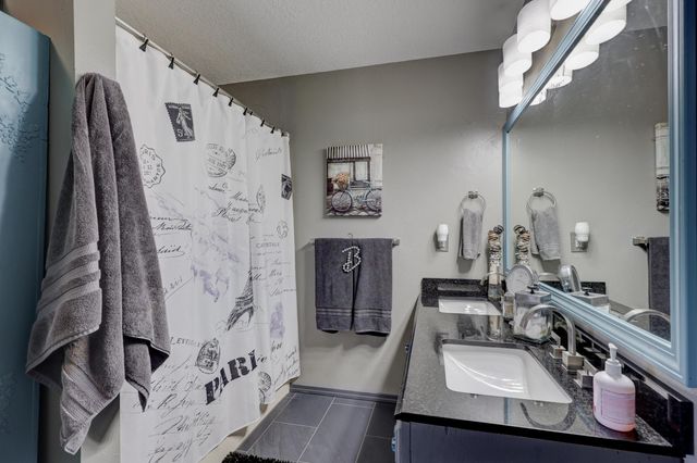 911 N Lincoln Street, Carterville, MO 64835