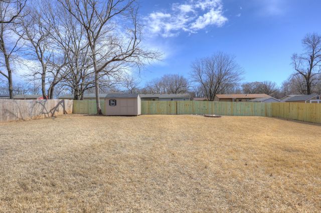 911 N Lincoln Street, Carterville, MO 64835