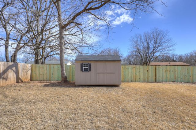 911 N Lincoln Street, Carterville, MO 64835