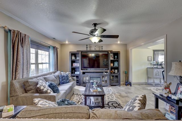 911 N Lincoln Street, Carterville, MO 64835