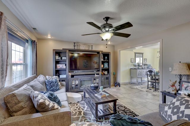 911 N Lincoln Street, Carterville, MO 64835