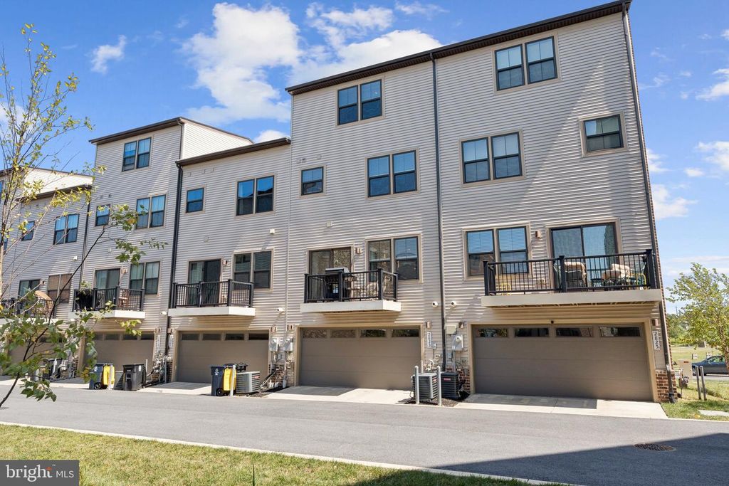 2823 TOLES PARK DR, Suitland, MD 20746