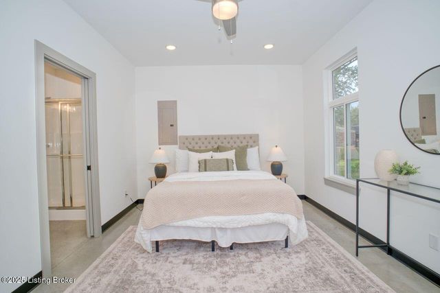 606 Burnett Farm Ln, Louisville, KY 40243