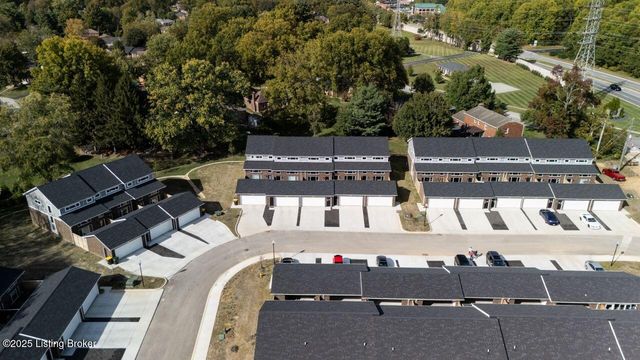 606 Burnett Farm Ln, Louisville, KY 40243