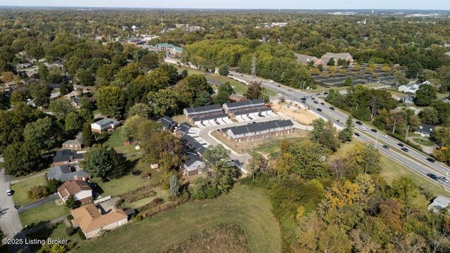 606 Burnett Farm Ln, Louisville, KY 40243