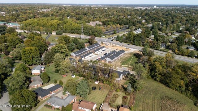 606 Burnett Farm Ln, Louisville, KY 40243