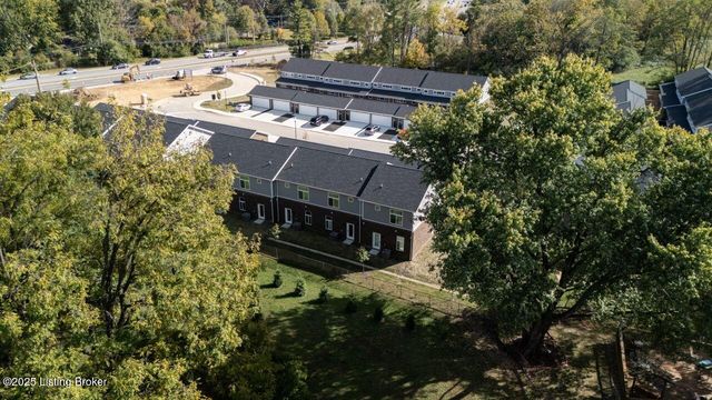 606 Burnett Farm Ln, Louisville, KY 40243