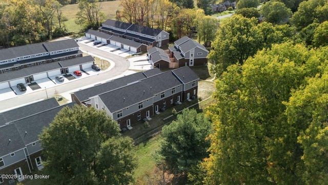 606 Burnett Farm Ln, Louisville, KY 40243