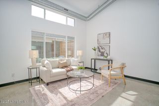 606 Burnett Farm Ln, Louisville, KY 40243