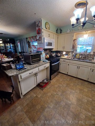 722 SW 4th, Checotah, OK 74426