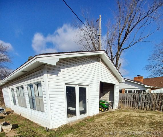 722 SW 4th, Checotah, OK 74426