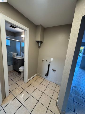 1840 90th Avenue, Oakland, CA 94603