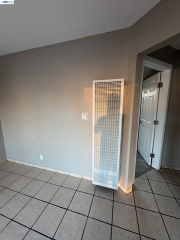 1840 90th Avenue, Oakland, CA 94603