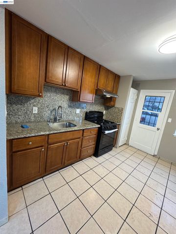 1840 90th Avenue, Oakland, CA 94603