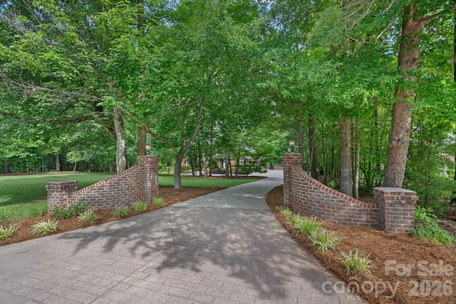 1317 Longleaf Court, Matthews, NC 28104