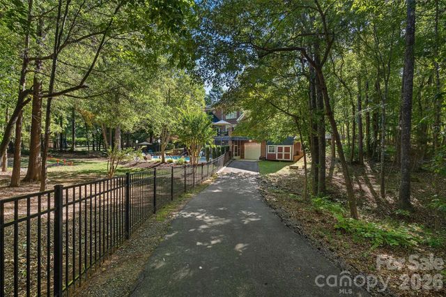 1317 Longleaf Court, Matthews, NC 28104