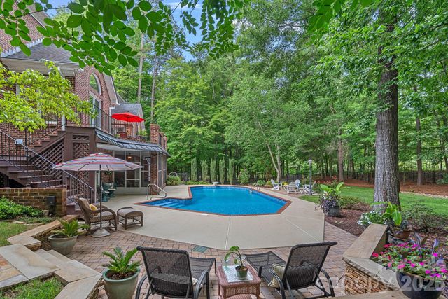 1317 Longleaf Court, Matthews, NC 28104