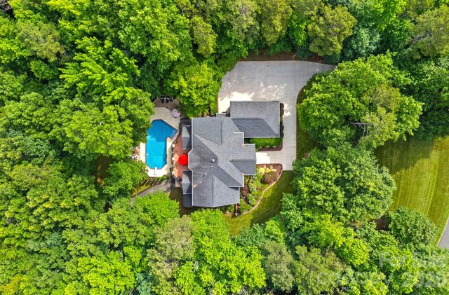 1317 Longleaf Court, Matthews, NC 28104