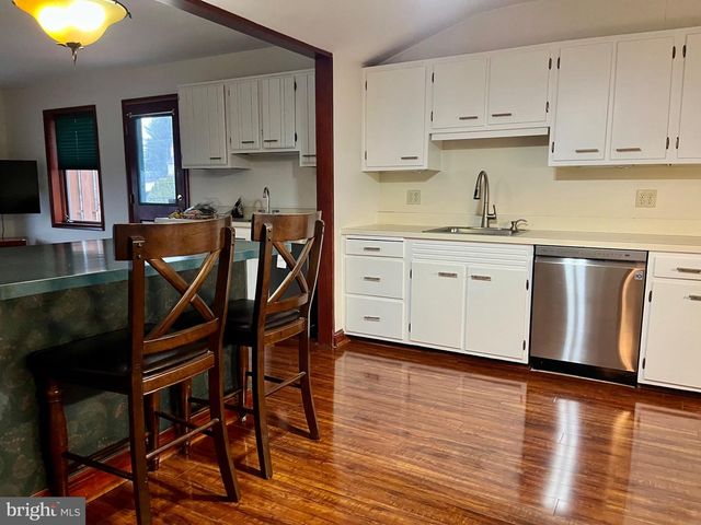 1989 FOREST LN, Allentown, PA 18103