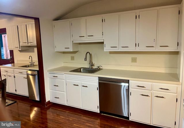 1989 FOREST LN, Allentown, PA 18103